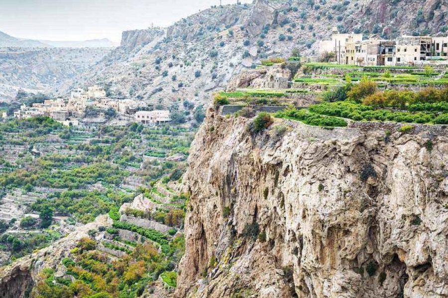 نمایی هوایی از جبل الاخضر به سمت دره‌های سرسبز عمان