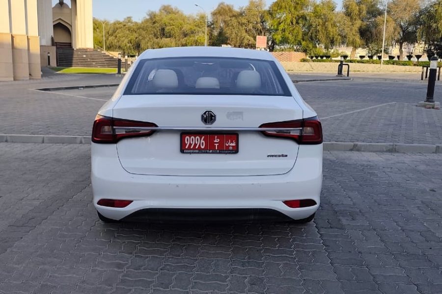 نمای عقب خودرو MG 5 مدل 2021 سفید برای اجاره از Onno در مسقط، عمان