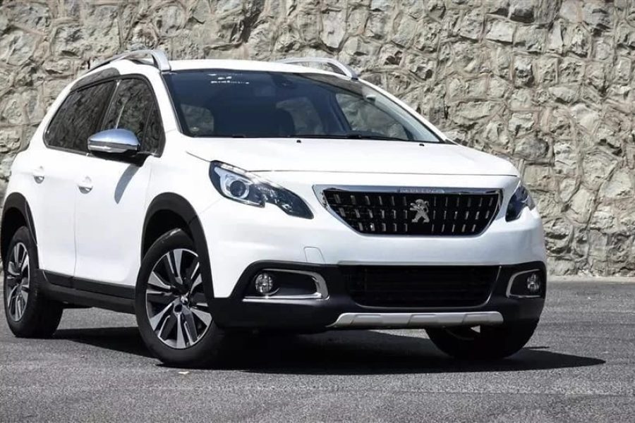 نمای جلو سمت شاگرد پژو 2008 مدل 2020 سفید برای اجاره از Onno در مسقط، عمان