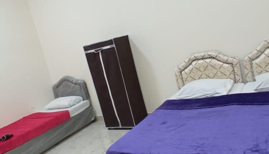 سه تخت یکنفره در اتاق شماره ۳ هاستل ماندگار در مسقط، عمان